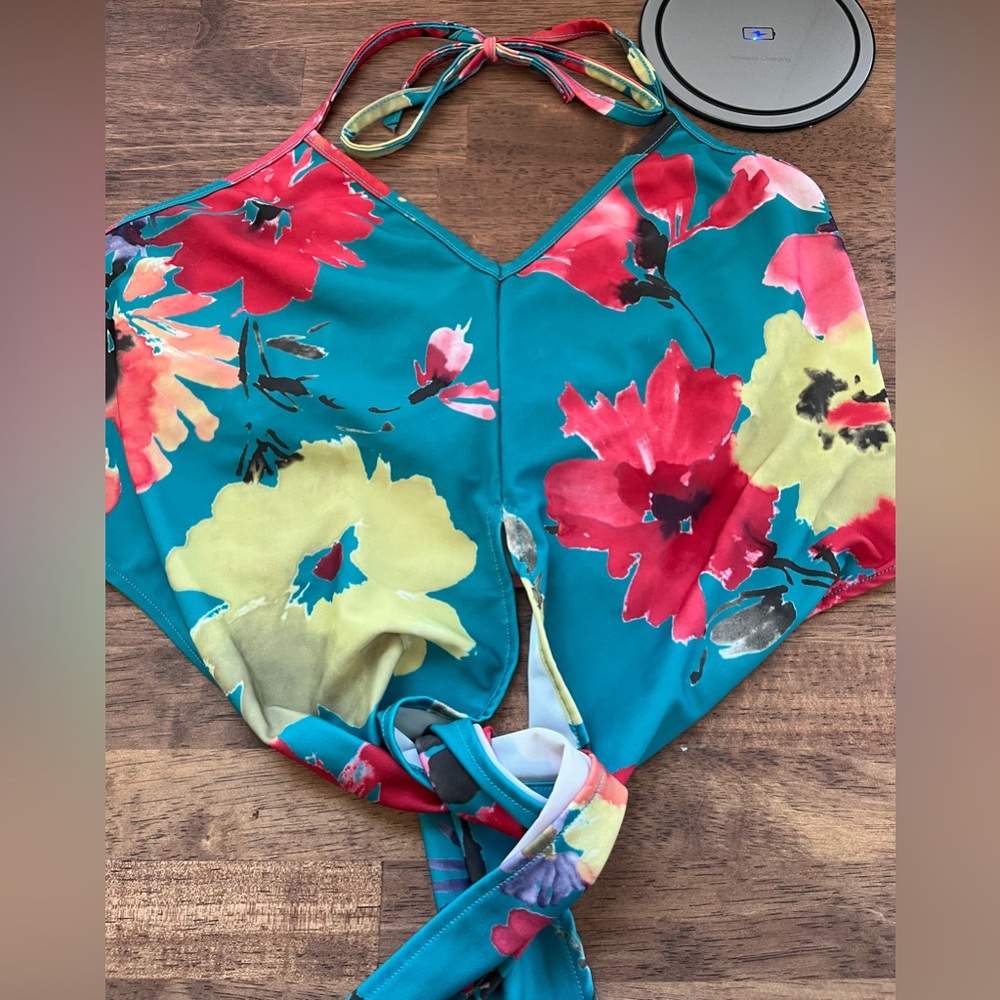 Kortni Jeane Turquoise floral tied up swim top, L